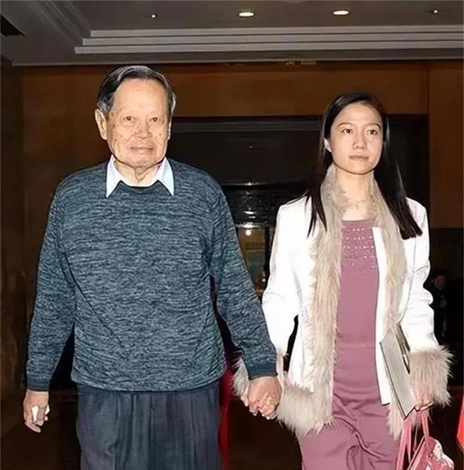 101岁的杨振宁,身体却出奇的硬朗,翁帆无意间说出其三大要求_婚姻