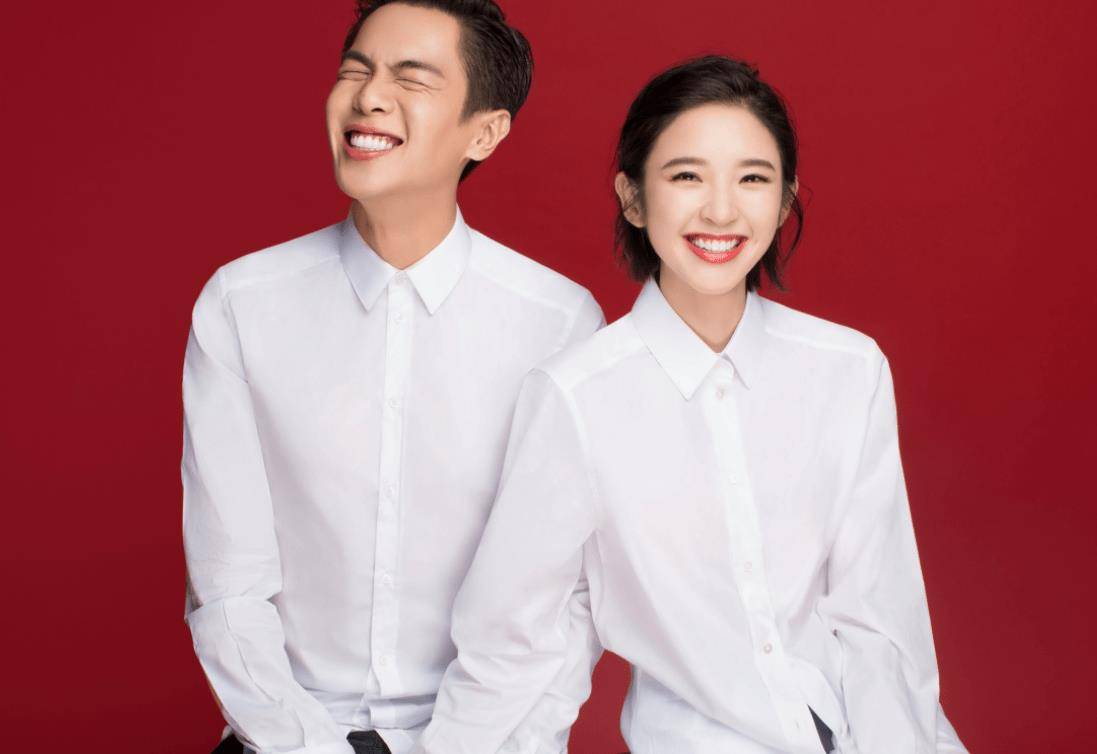 赵丽颖结婚照够甜了,看到了唐艺昕后,才懂啥是嫁给了爱情_冯绍峰_开心