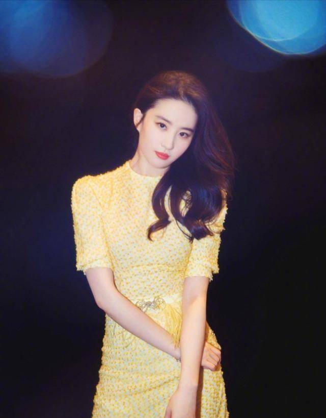 跟着神仙姐姐刘亦菲学穿搭,巨美巨时髦_西装_下半身_小美