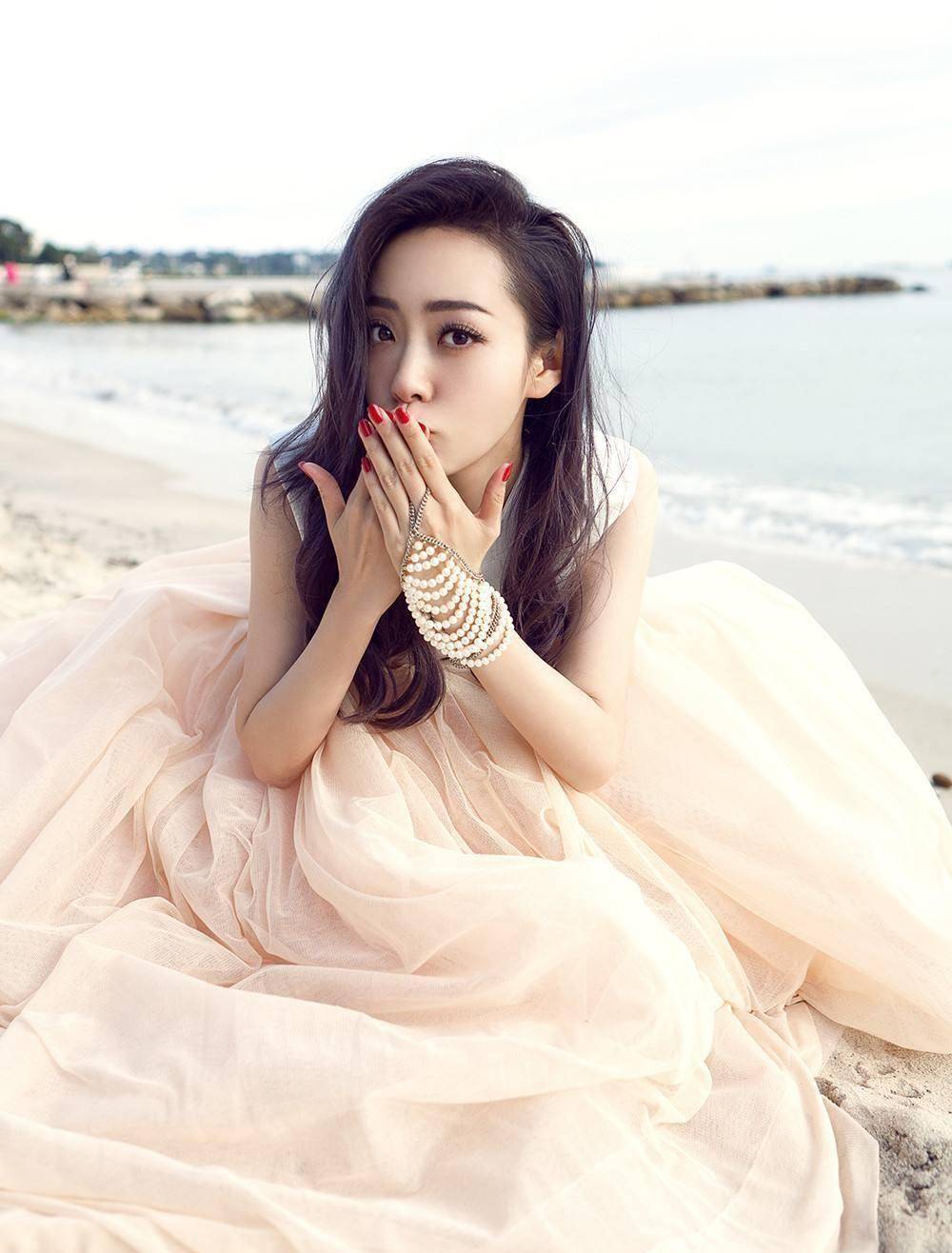 但是像是张靓颖,张韶涵等知名女歌手总是会被大众苛刻要求,找到适合