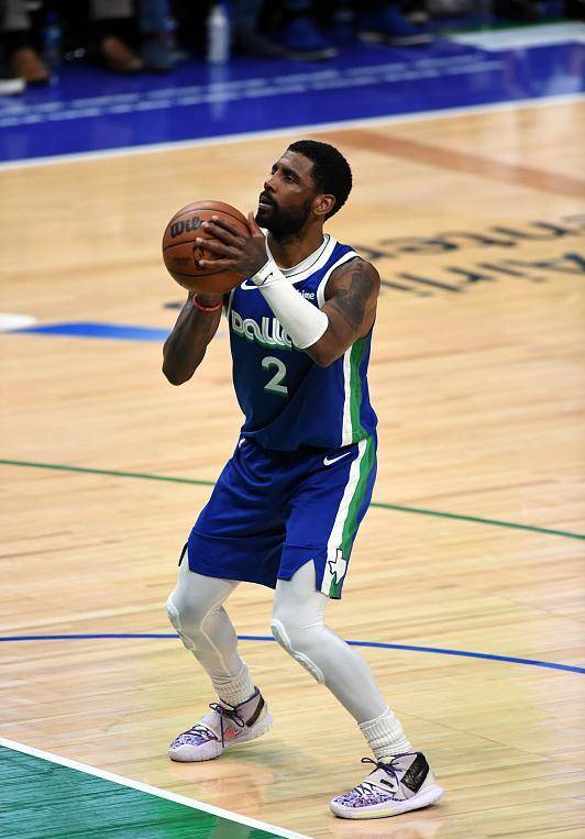 今年,欧文33岁,身高1.88米,体重88公斤.他连续11年蝉联冠军.