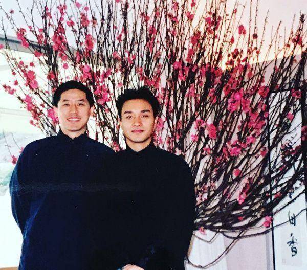 张国荣迎65岁冥诞,唐鹤德晒照和歌词诉衷肠,袁咏仪尹正默默思念_哥哥