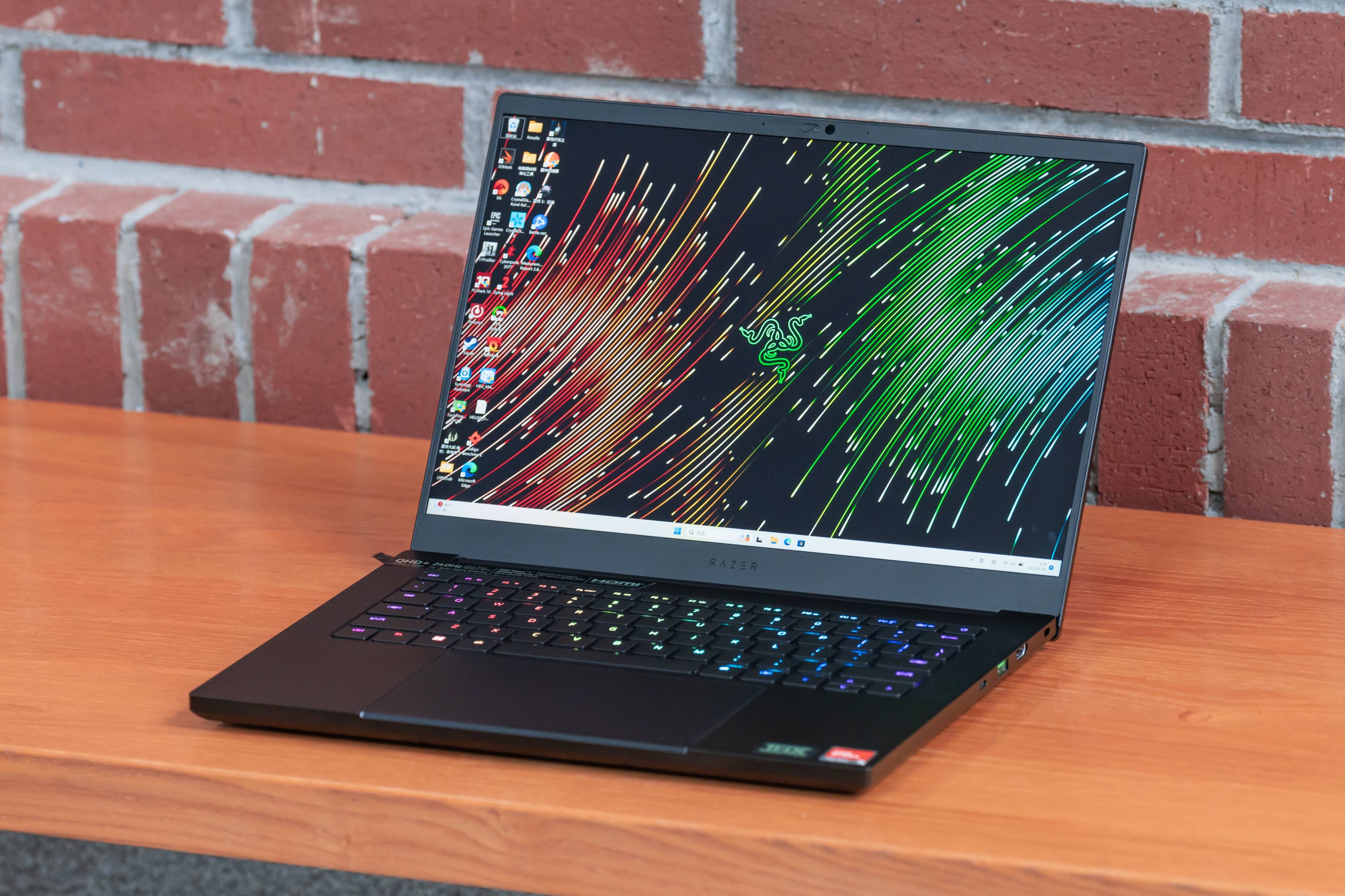 西装暴徒雷蛇灵刃 14:锐龙 9 7940hs   rtx 4070 的 amd 锐龙高端游戏