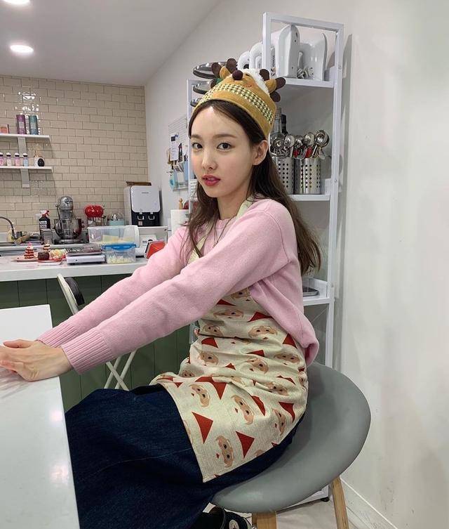 "兔牙美女"林娜琏,轻松穿出校园元气少女范,不愧是宅男女神_牛仔_西装