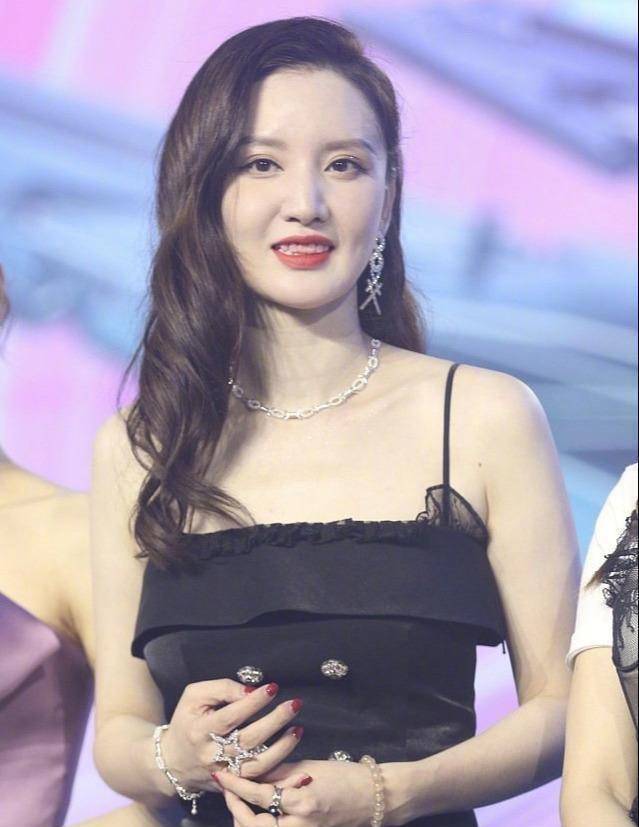 这些打call的明星中,有鹿晗,吴磊,罗云熙,张雪迎,戴景耀,宋妍霏