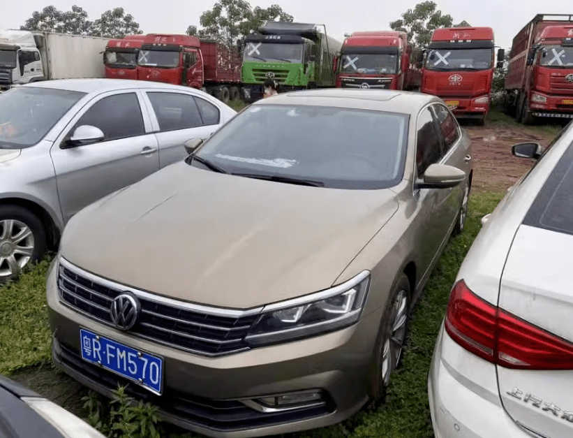 江西省宜春市一辆大众牌小型轿车将以8万起拍,车牌为粤rfm570_帕萨特