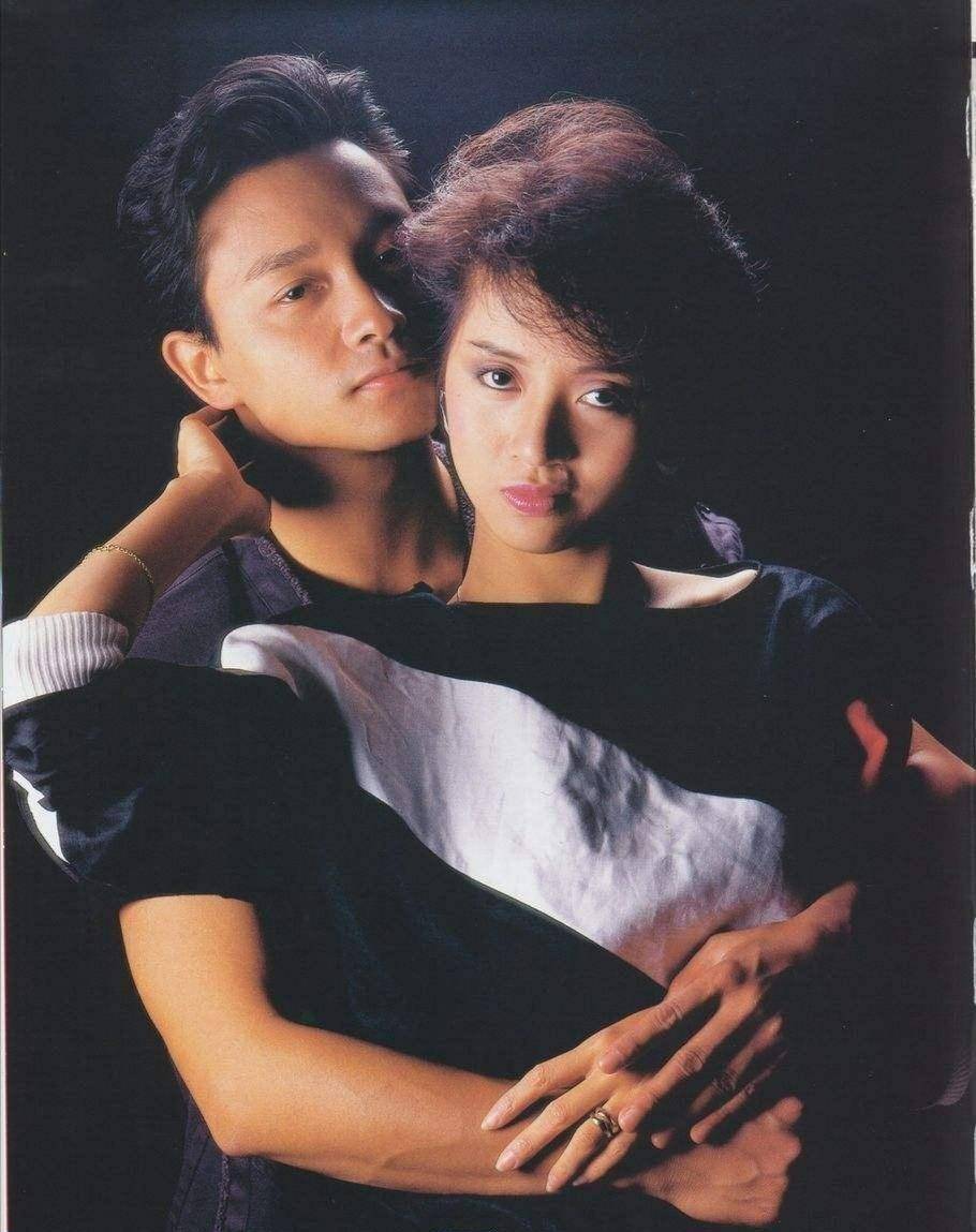 张国荣带着张曼玉等人在沙漠里挖西瓜,林青霞为看尊龙熬夜打麻将_黄霑