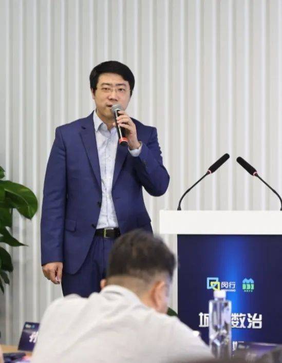 会上,吉奥时空副总裁杨曦作题为《共建,共治,共享——华为&吉奥智慧