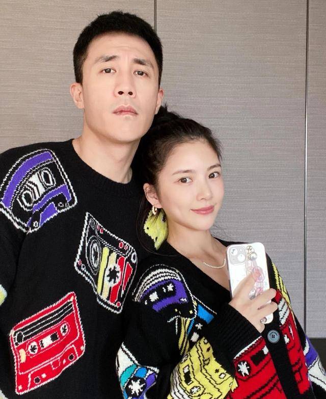 王灿晒女儿多张萌照,穿母女睡衣,成悠闲的阔太全职妈妈_都会_小小年纪