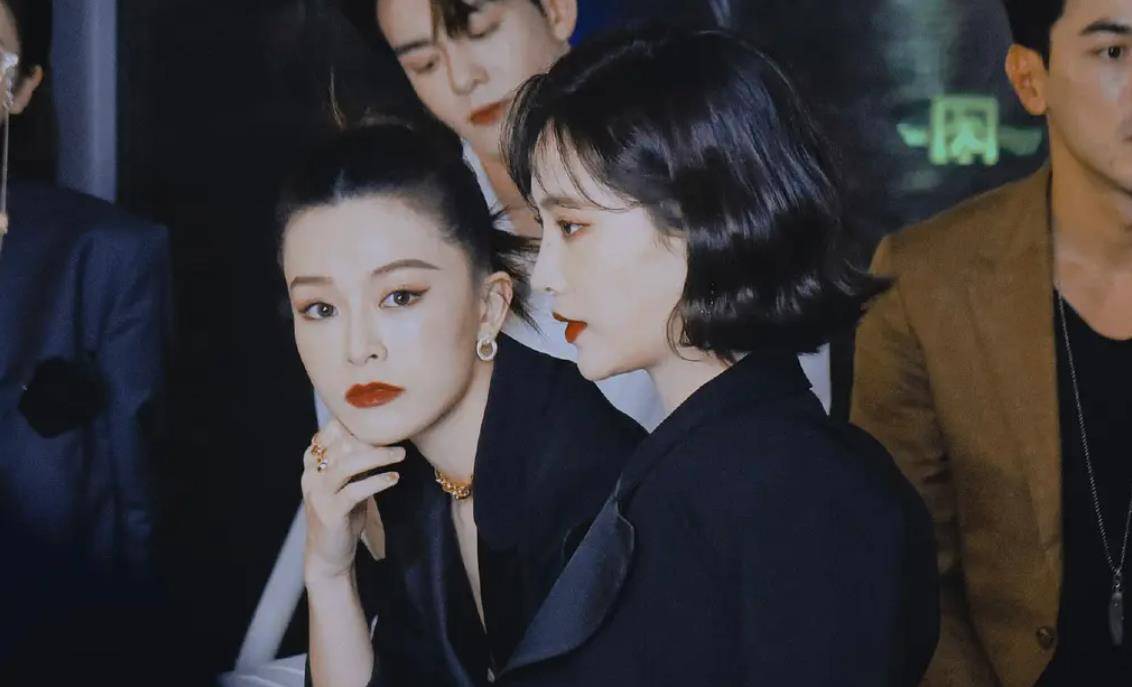 盘点那些双女主杂志封面,欧阳娜娜张子枫杀疯了,姐姐们的更绝_马思纯