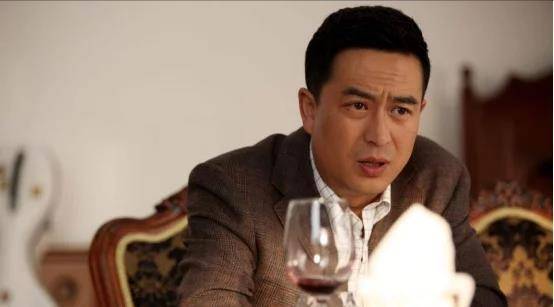 张嘉译前妻,因性格不合分手,独自抚养女儿,今56岁感情仍坎坷_岳红