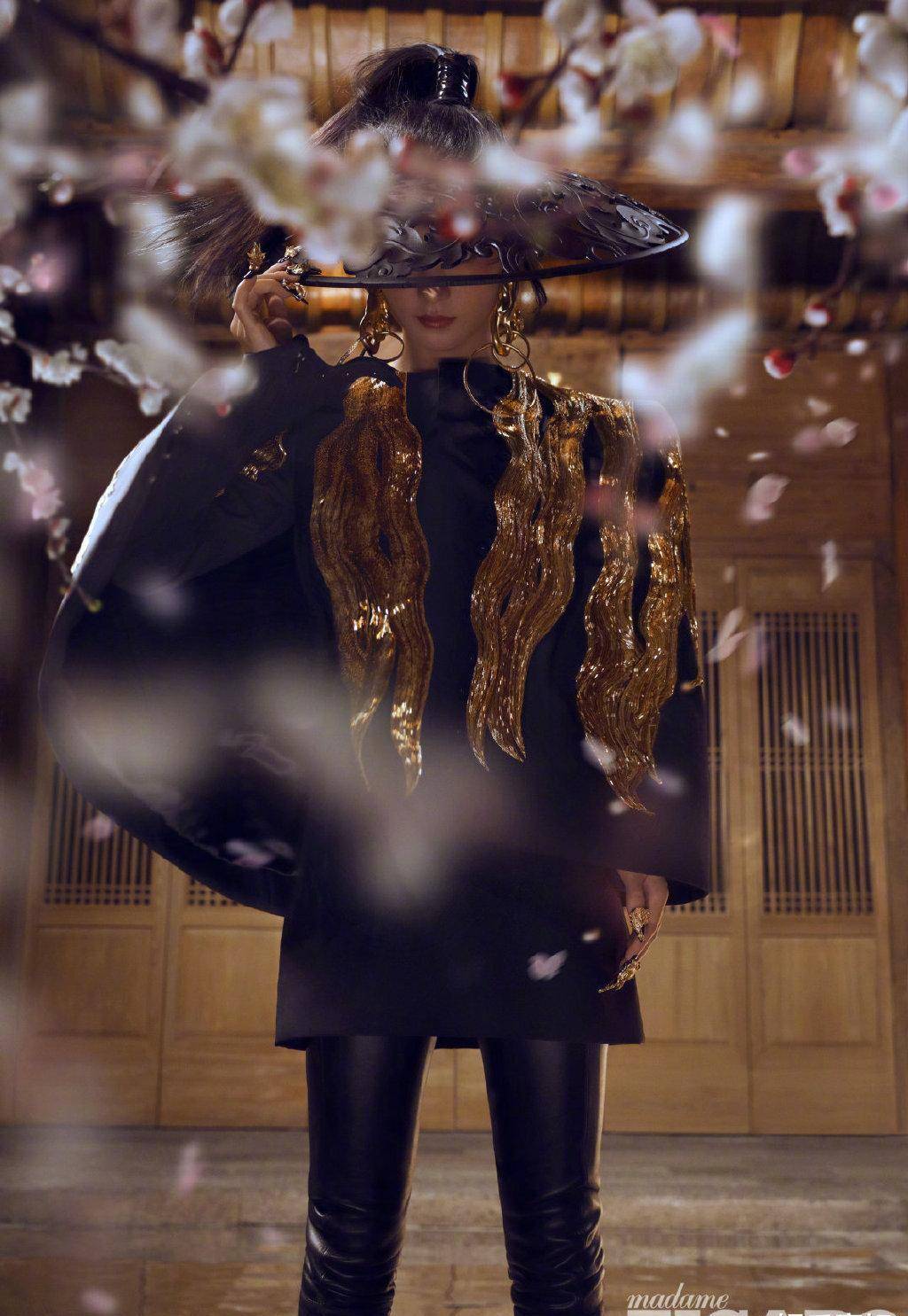 赵丽颖《madamefigaro费加罗》封面大片,演绎出东方气质_绮丽_梦境