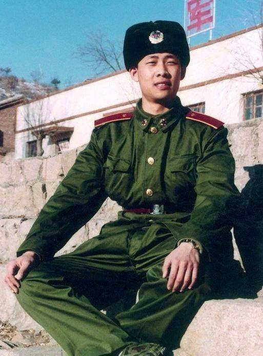这6位当过兵的男星,军装照个个帅气,其中一位曾荣获两次三等功_张光北