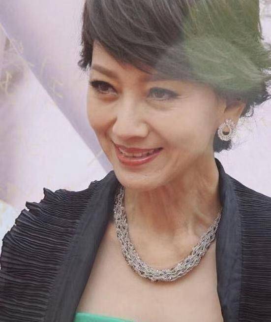 趙雅芝即將迎來66歲生日,大曬美圖,其實都是