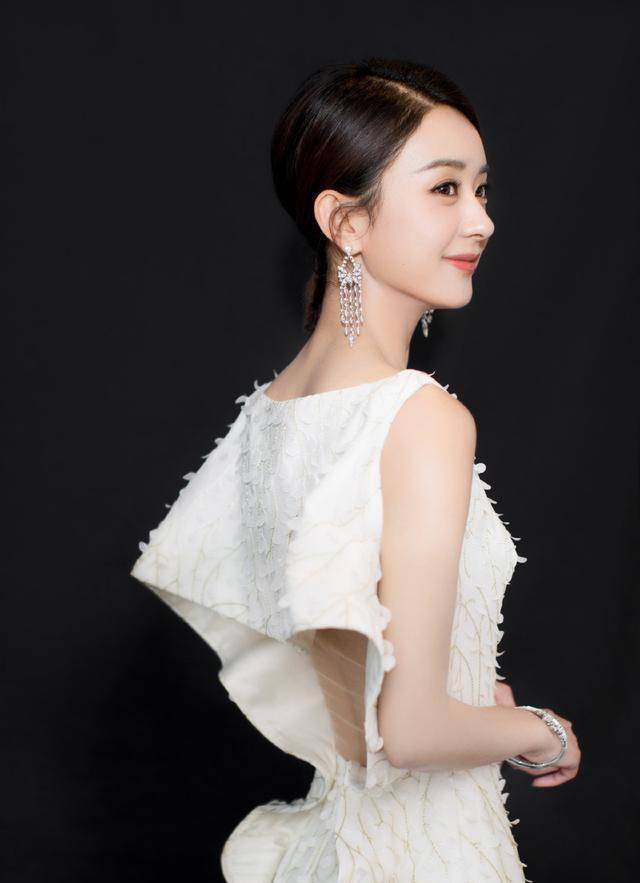 星星锁骨美人背,可盐可甜真可_脸型_发型_圆脸