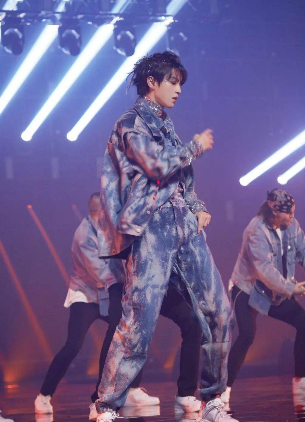 周杰伦ins艾特王俊凯并晒动态隔空示威,但小凯反应让人着急_电竞_直播