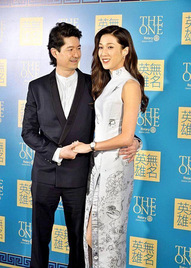 钟嘉欣现身机场回加拿大,返港一个半月既访亲友又赚足快钱_回港_老公