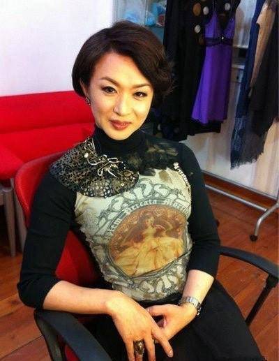 肯波琳这才和金星登记结了婚.