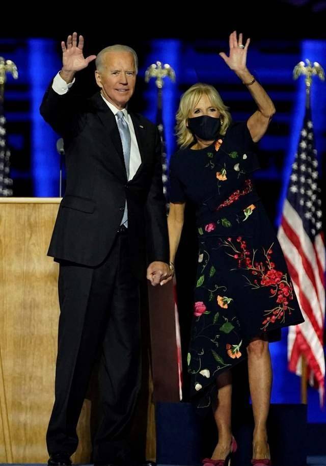 大秀腿,却没有端庄感,太奔放_吉尔拜登_风格_争议