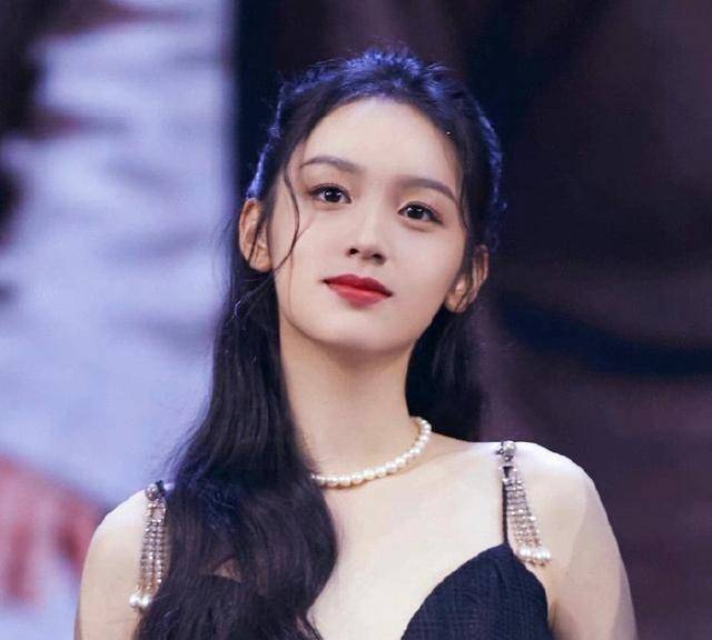 2017年,出演电影处女作《难以置信》.