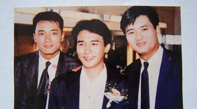 周润发苗侨伟一起吃饭遭无人围观,其实这才是我们正常的社会状态_香港