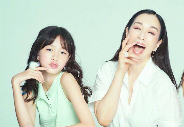 钟丽缇晒母女合影,以前觉得考拉好看,现在二女儿却成功逆袭!