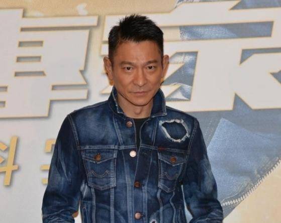 周润发也满头白发了,属于他们的时代已经成为了过去式_巨星_影坛