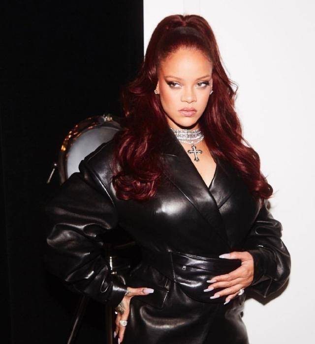 最酷饶舌女歌手蕾哈娜,中西方时尚元素随意混搭,炫酷和古典并存_中国