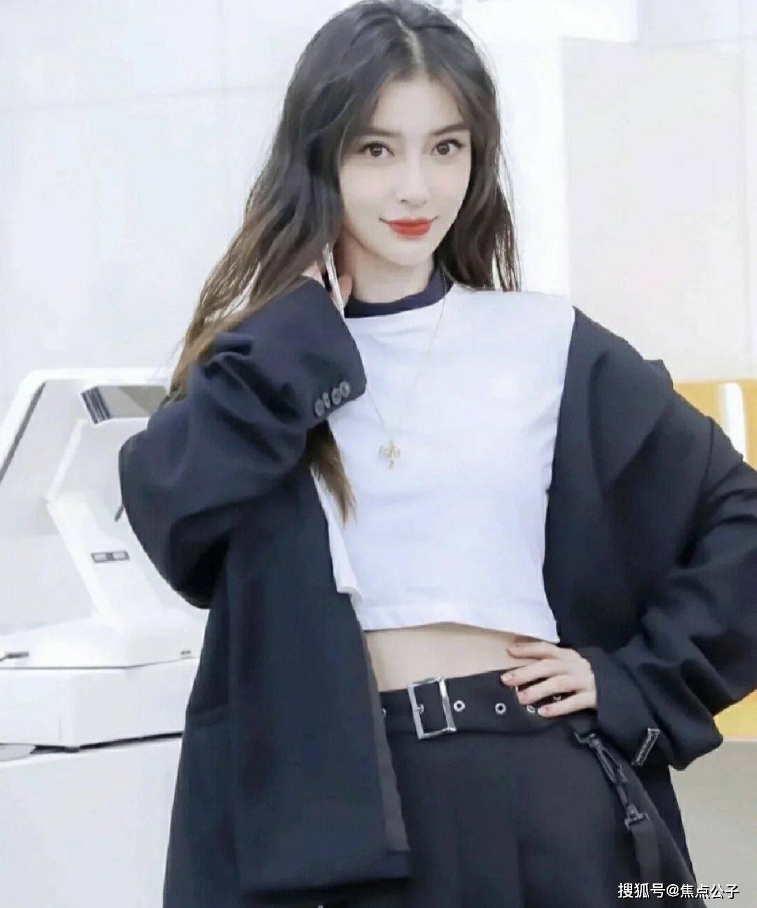 端午明星照谁更美?杨颖气质少女,赵丽颖温婉小姐!_显得_古装_节日