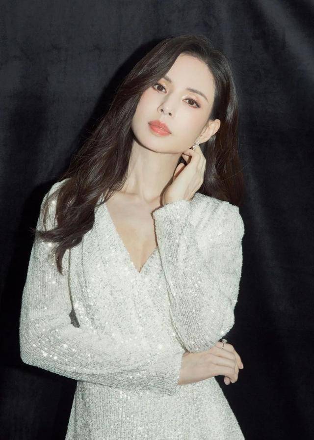 终于知道姑姑李若彤有54岁了,看得出来吗?_成为了_经典_小朋友