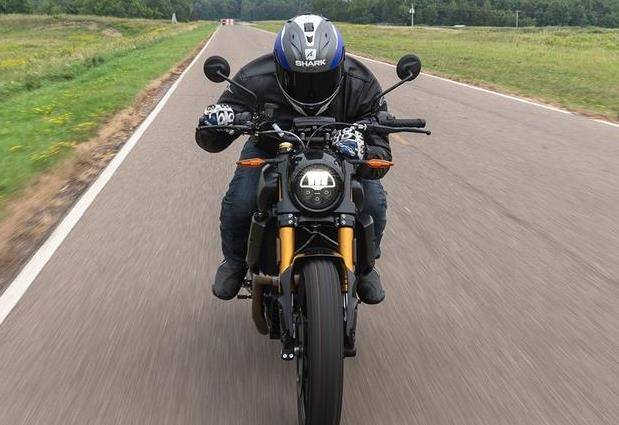 印第安复古运动街车,水冷8气门 滑动离合,120马力,全可调悬架_搜狐