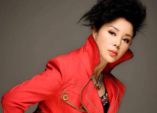 后来,于小慧被导演发现,并被邀请与张凤仪,游勇等人一起参加电视剧