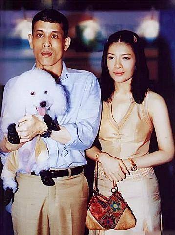 却浪荡一生,驱逐妻儿,贬妃子坐牢,让王妃出家_诗丽吉_妻子_普密蓬