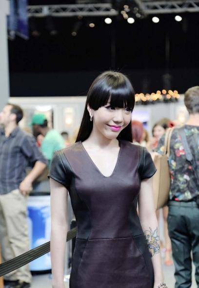 师从张楚格,20岁《好声音》出道,自曝曾因"头大"放弃报考中戏_吴莫愁