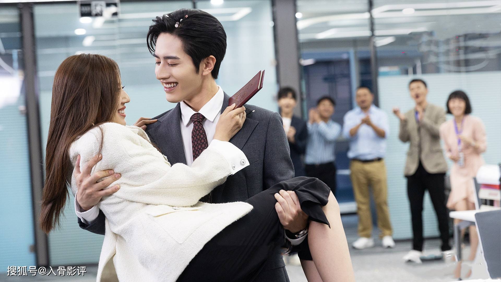 《心跳》:两个霸总同时爱上女主角,可惜深情男主角只是一个替身_顾译