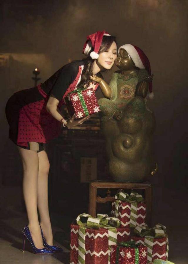 她曾是台湾第一美女,51岁萧蔷晒节日照大秀身材,美腿纤细似筷子_状态