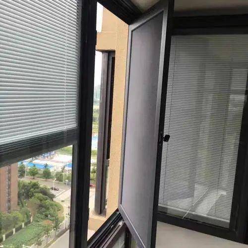 为什么那么多人放弃金刚网纱窗,选高透网纱窗,3个缺陷让人苦不堪言