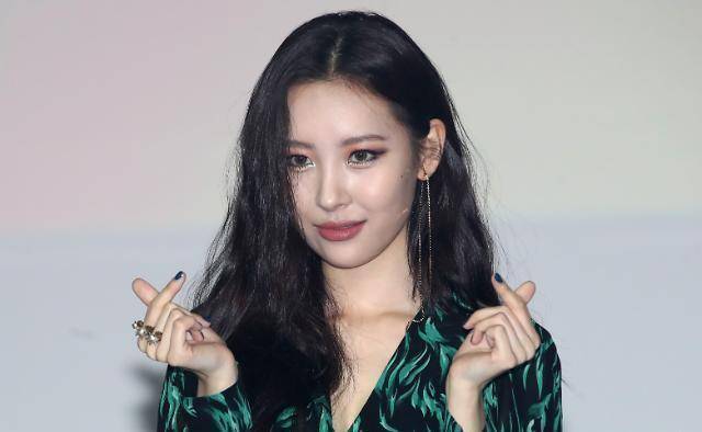 她是jyp出身的solo女歌手,如今是韩国最受欢迎的dance歌手之一!