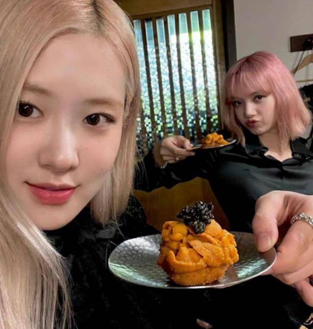 lisa生日rose遭留言洗版攻击,懒理"假朋友"言论晒旧合照_jennie_jisoo