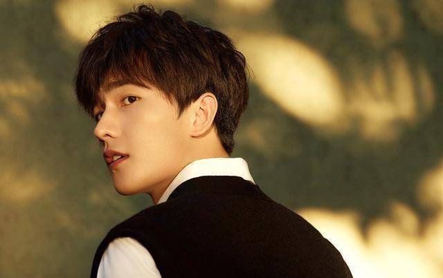 "军艺校草"杨洋,从舞蹈尖子到荧屏团,演艺道路的意外与坚持_回应_防毒