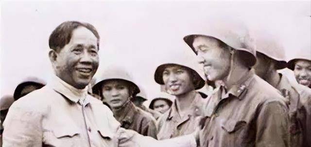 1981年,越军上尉乔清陆,携9人驾机起义投奔中国