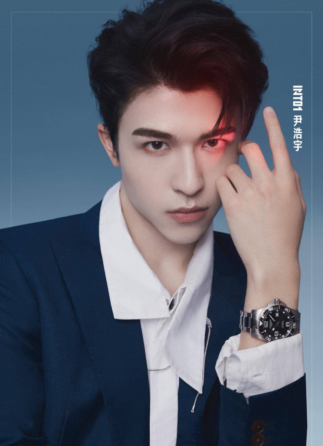 into1最新官博帅照太养眼粉丝好幸福._少年_西装_官博太