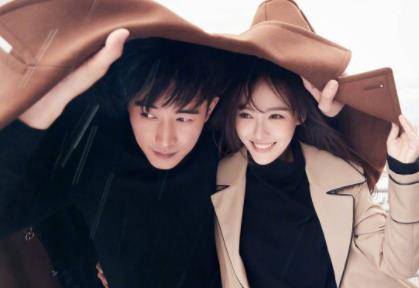 唐嫣官宣怀孕后首现身,挺孕肚走路获罗晋搀扶,这肚子不像快生了