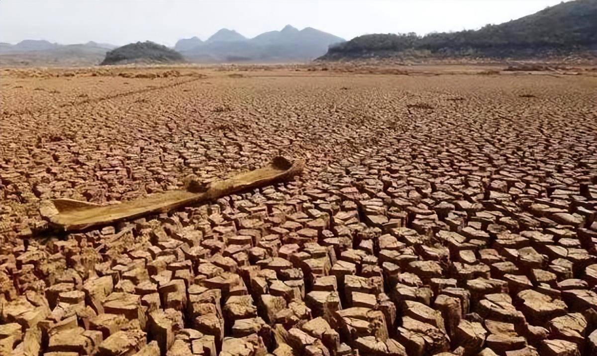 而華北大地自崇禎元年開始,連年大旱,赤地千里,餓殍遍地:由於種種原因