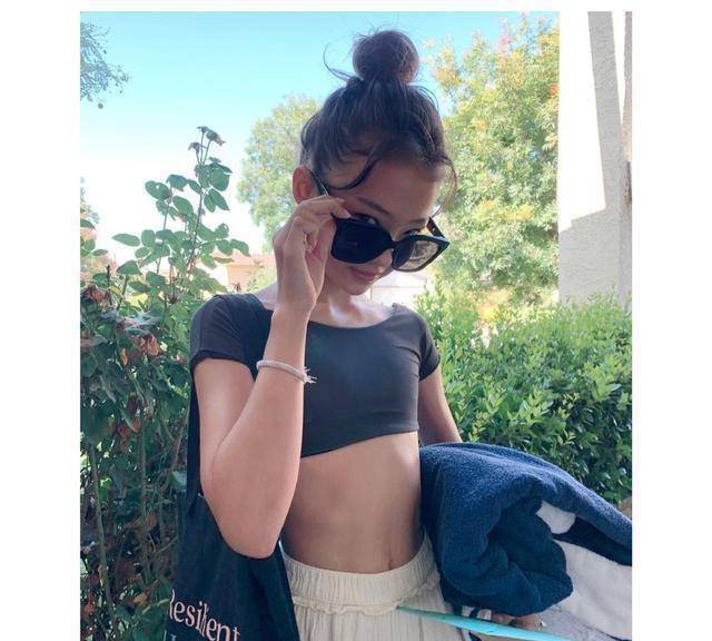 ellagross夏日搭配活力满满,12岁甜美时髦,天生混血超模脸!