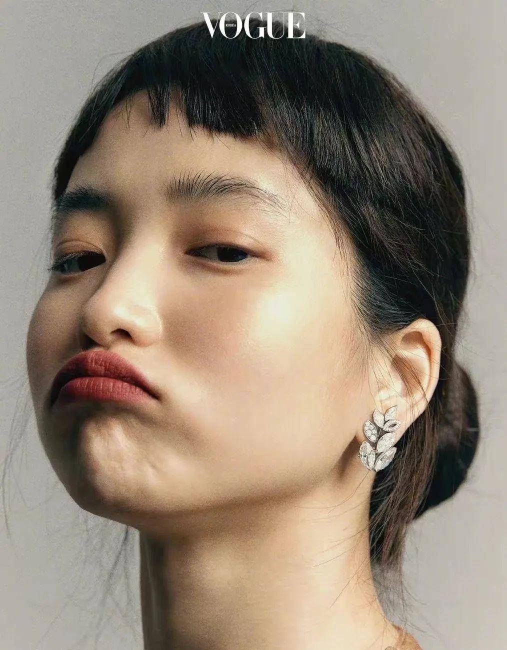 又仙又美,来看看32岁女高中生金泰梨的魅力