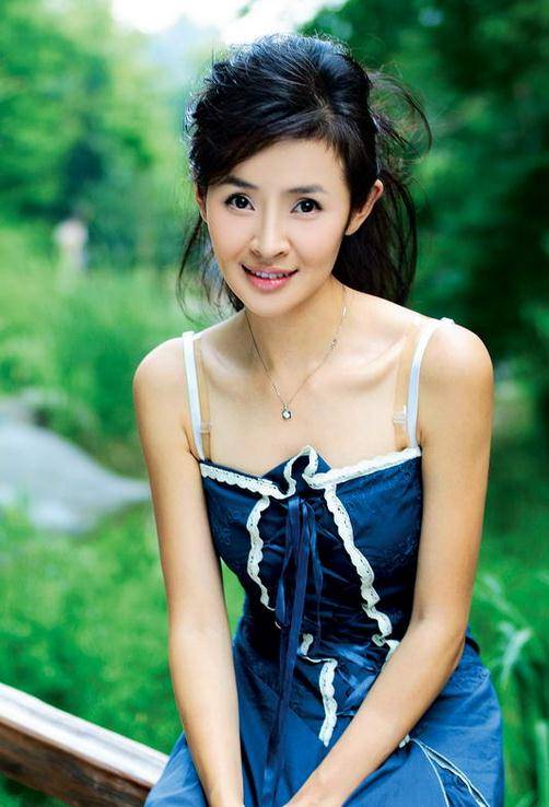 "小关悦"于明加:老公是圈外人,婚后育有两女,40岁身材火辣_气质_女孩