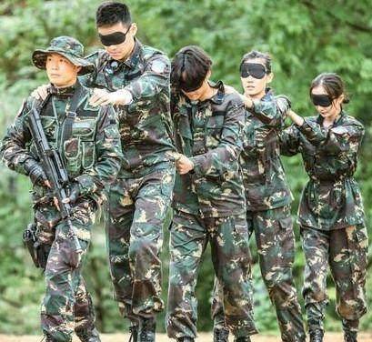 《真男2》杨幂不顾形象啃鸡腿,嘉宾们猎人集训签生死协议!