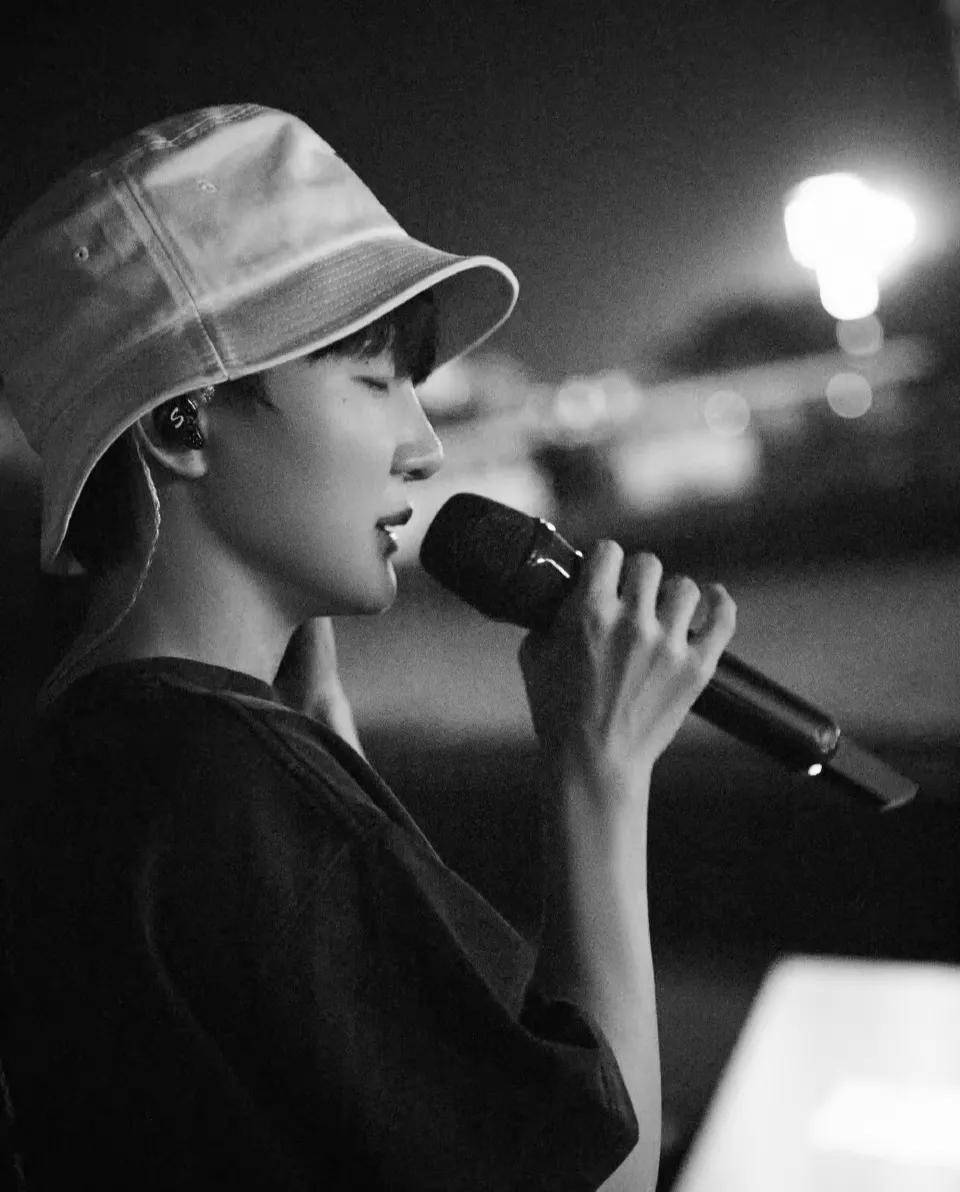 奔跑吧全员素颜出镜,周深好奶,baby不负众望皮肤状态好到炸_女子_高跟