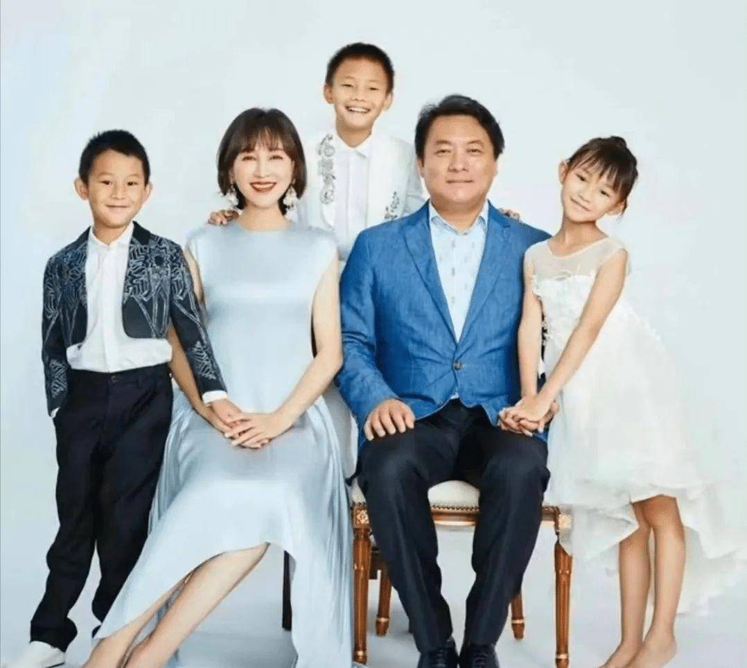 剧王",娶演员妻恩爱24年,是3个孩子的幸福爸爸_郭靖宇_丽娜_杨志刚